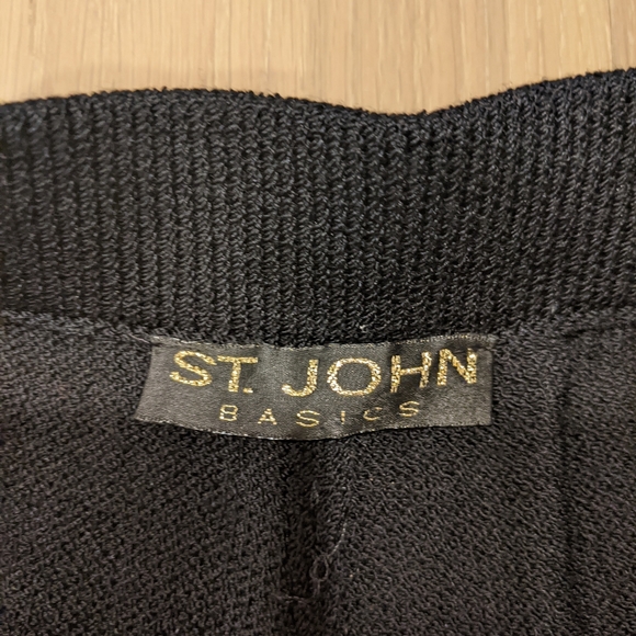 St. John Vintage black knit shorts - Picture 4 of 6